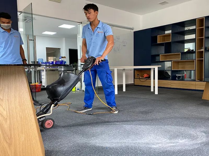 Sử dụng hóa chất phù hợp, thân thiên để loại bỏ các vết bẩn