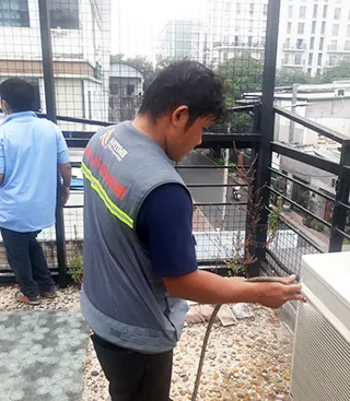 Vệ sinh dàn nóng máy lạnh Anitime