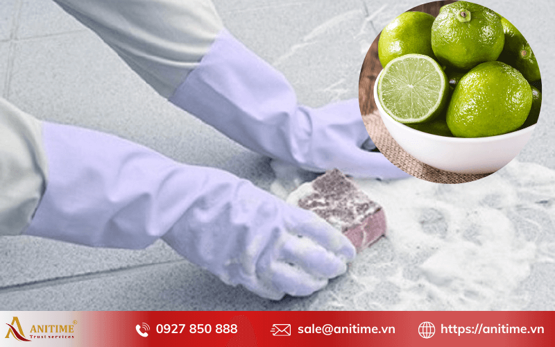 Cách làm sạch vết rỉ sét rêu mốc trên bề mặt gạch nhám bằng chanh tươi