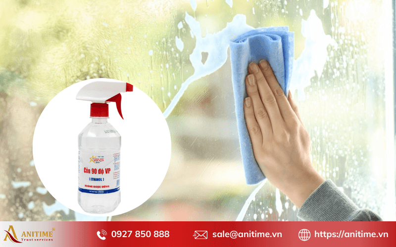 Lau sạch kính sạch bóng bằng dầu hỏa, xăng, cồn, rượu trắng
