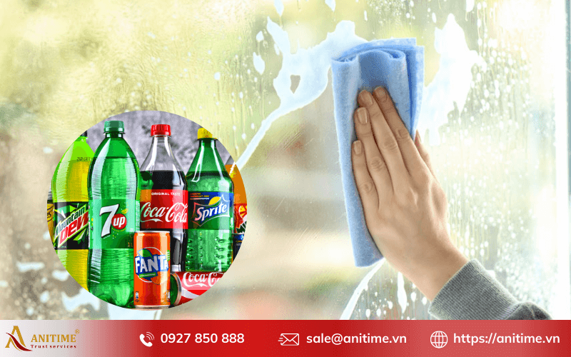 Cách lau cửa kính sạch bằng nước ngọt