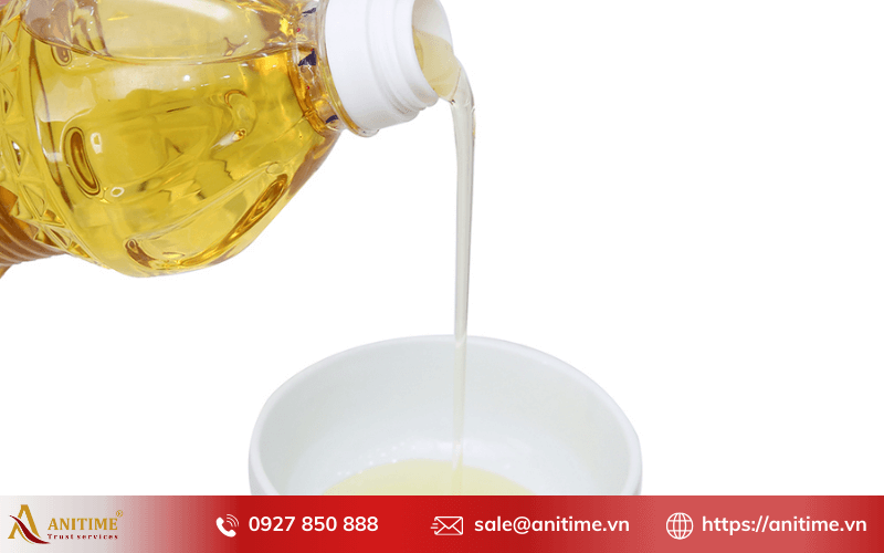 Cách lau sạch keo trên kính bằng dầu ăn