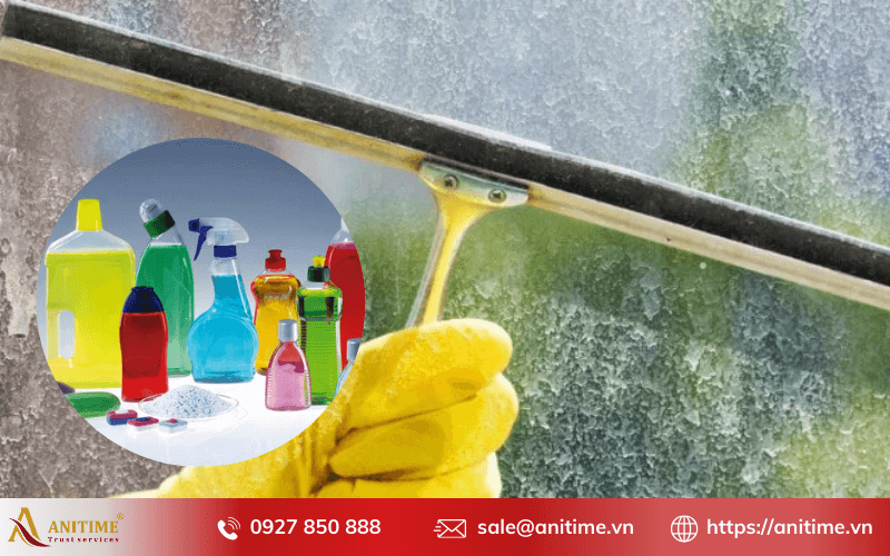 Sử dụng hóa chất chuyên dụng để tẩy cặn canxi trên kính