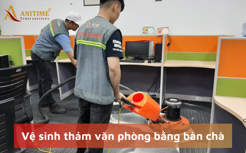 Vệ sinh thảm văn phòng bằng bàn chà