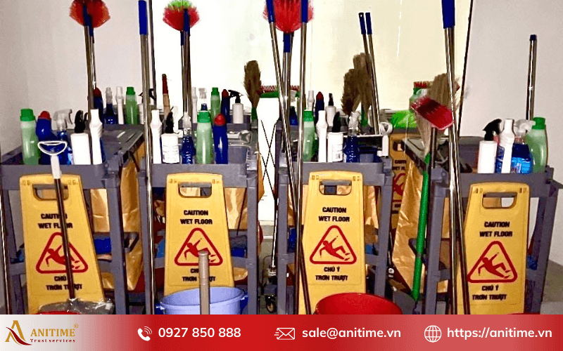 dụng cụ vệ sinh nhà xưởng thực phẩm