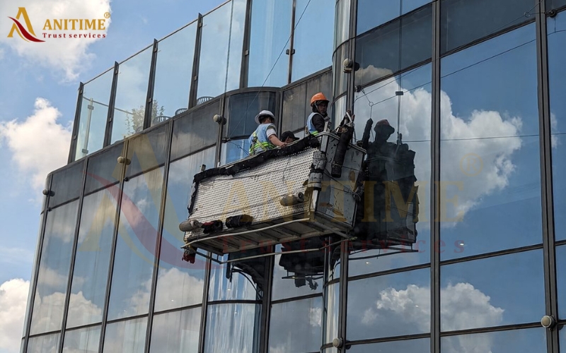 vệ sinh kính nhà cao tầng