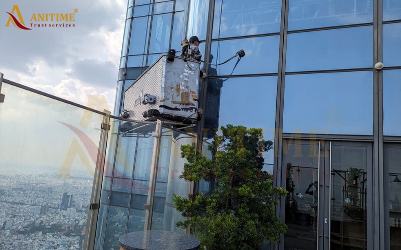 Chống thấm kính tòa nhà Landmark 81